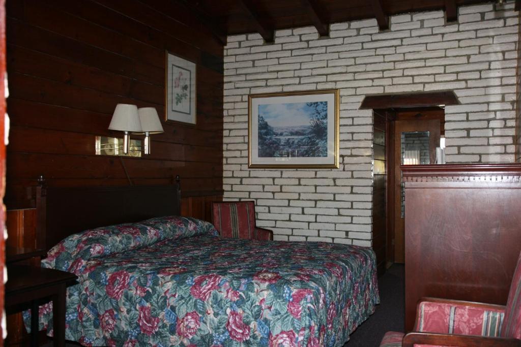 Adobe Hacienda Motel Hollywood Exterior photo